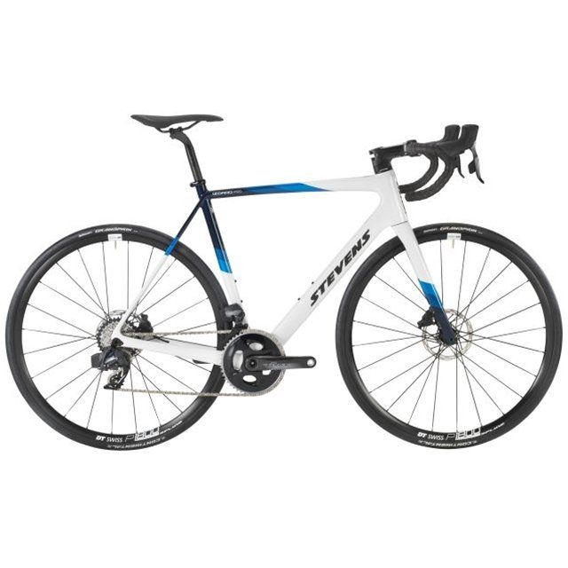 Stevens Biciclette: stevens Izoard Pro Disc Carrara Bianco Blu 58cm 2023 – Nuovo e nell'imballaggio originale da Giubiasco venduto da cattaneo