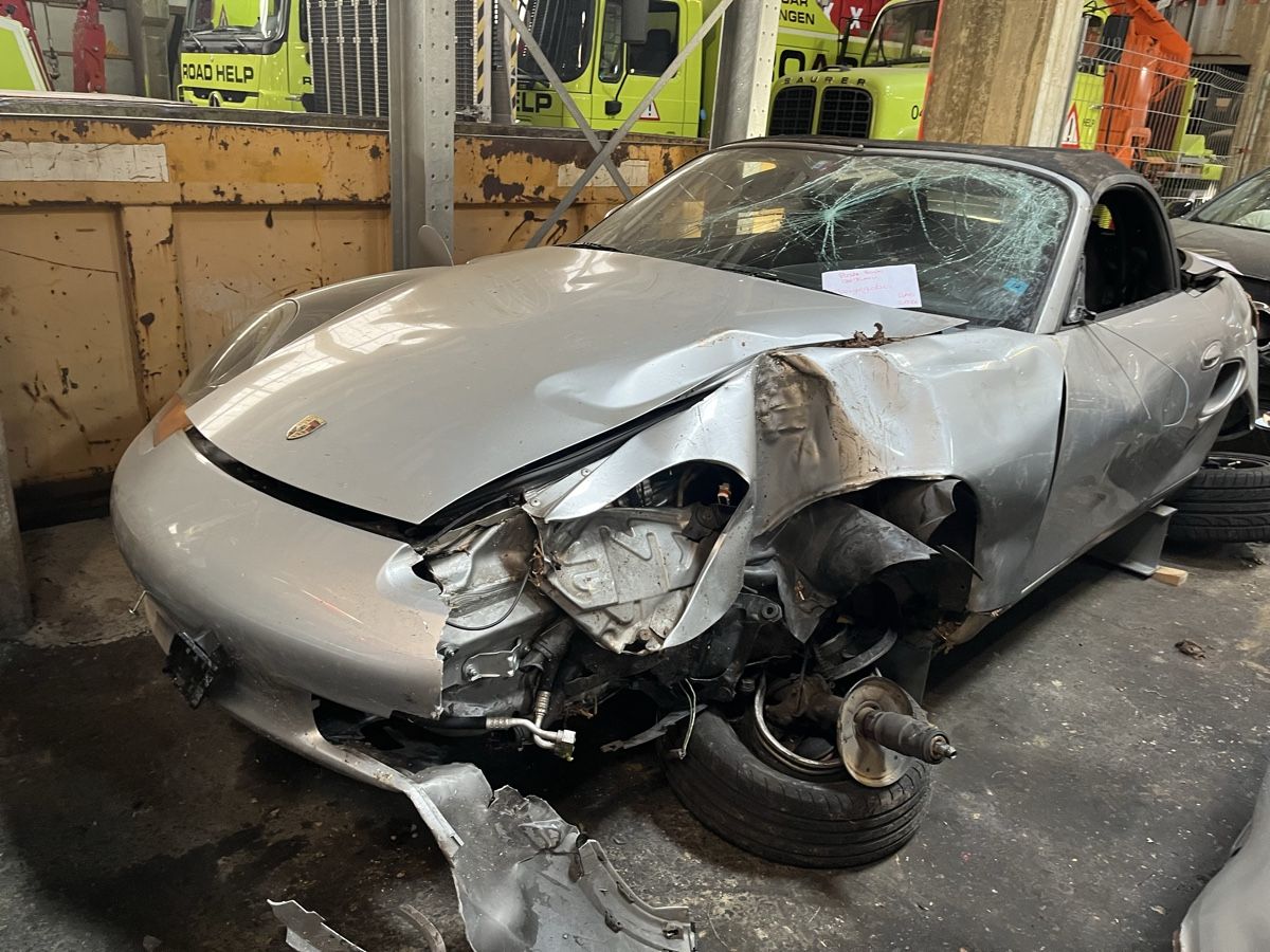 Porsche Autos: Porsche Boxster 986 2.5 Unfallwagen – Defekt aus Altendorf von Saqipi91