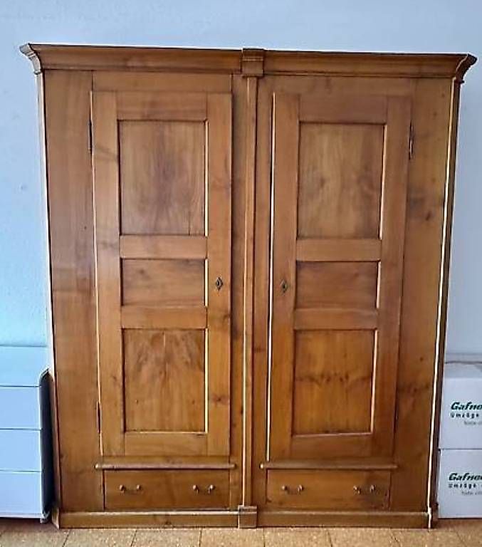 Armadi: Kirschbaum Schrank – Usato da Lupsingen venduto da kurrrti
