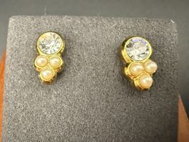 Goldfarbene Vintage-Ohrringe mit Kristallen und Perlen