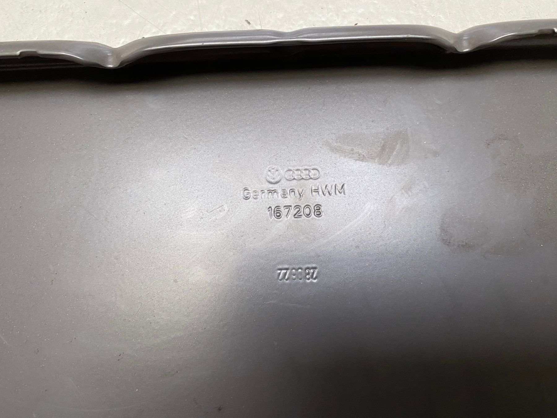 Volkswagen Tutti pezzi di ricambio auto: Batteriehalter VW T6 – Usato da Alpnach-Dorf venduto da Hess-Automobile 2