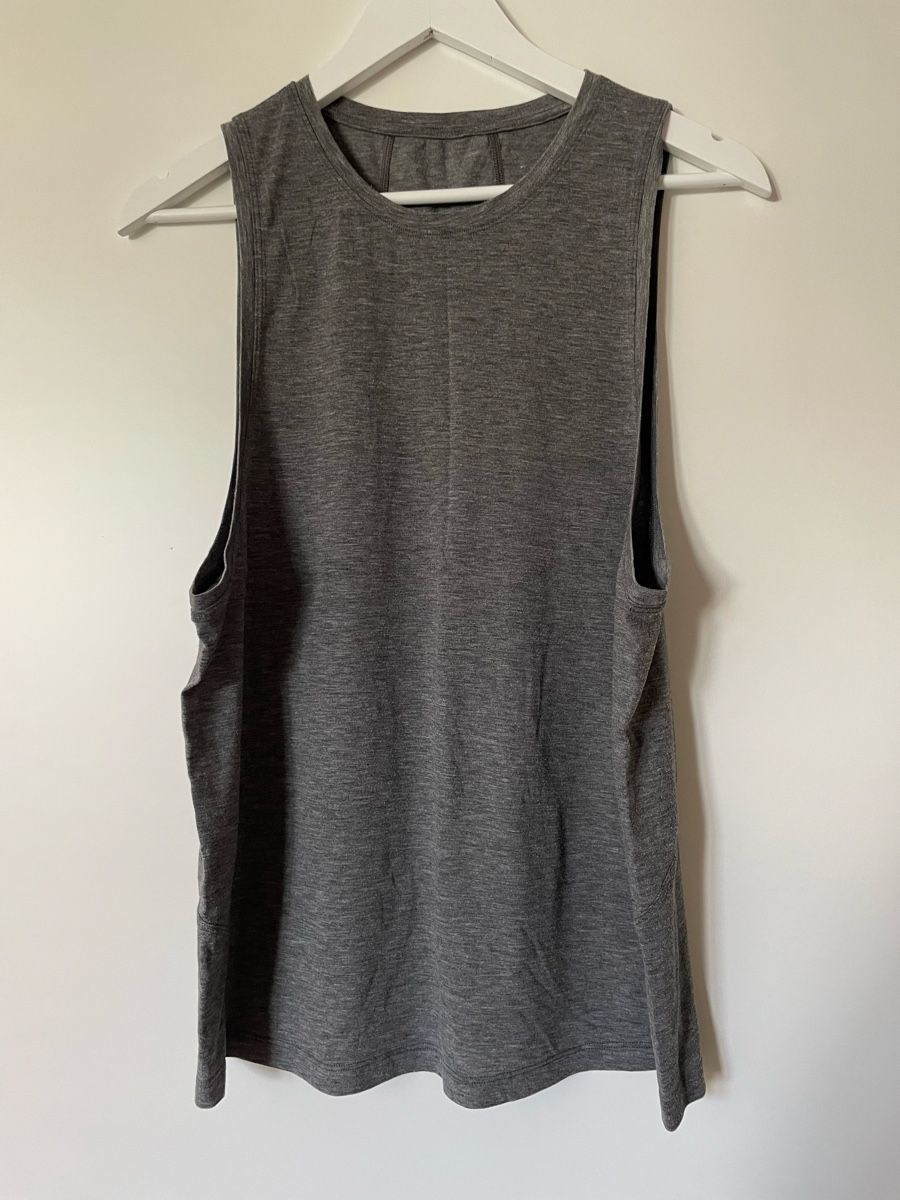 Lululemon T-shirt: lululemon tanktop grösse m grau – Usato da Hettlingen venduto da Gaborrelli