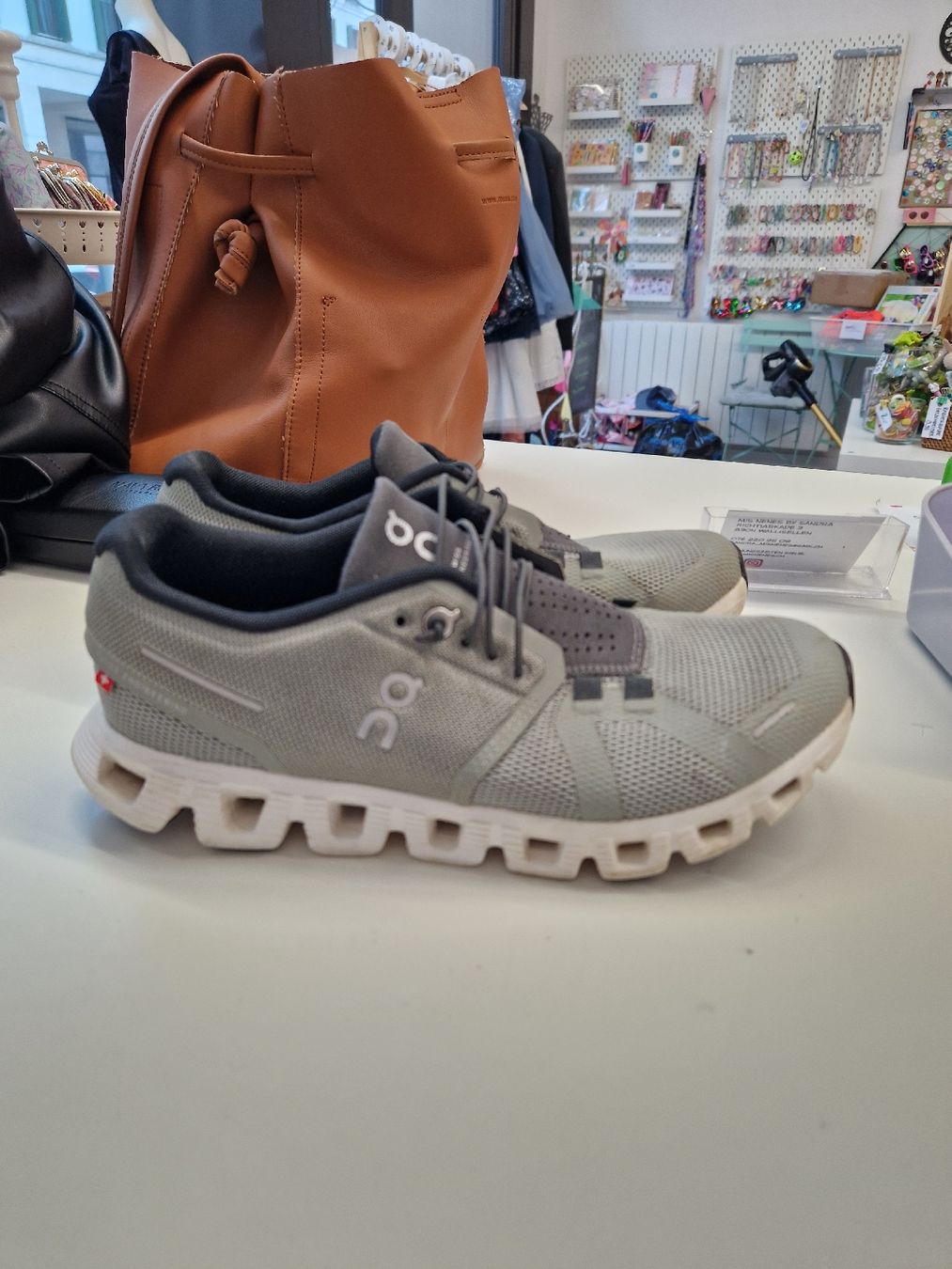 On Herrenschuhe: ON Sneaker Grösse: 38 – Gebraucht aus Wallisellen von misnenes 9