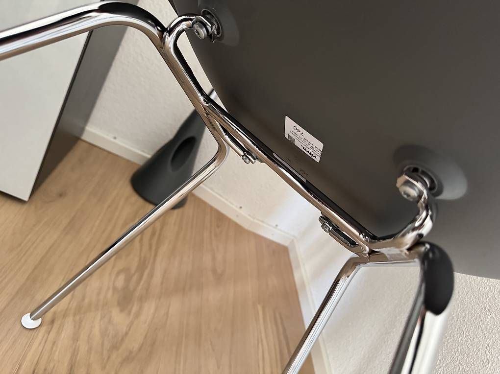 Eames Sedie: Vitra Eames Untergestell – Nuovo e nell'imballaggio originale da Wiesendangen venduto da Marlasira 1