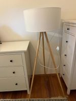 Stehlampe Holz Dreibein weiss Stoffschirm guter Zustand