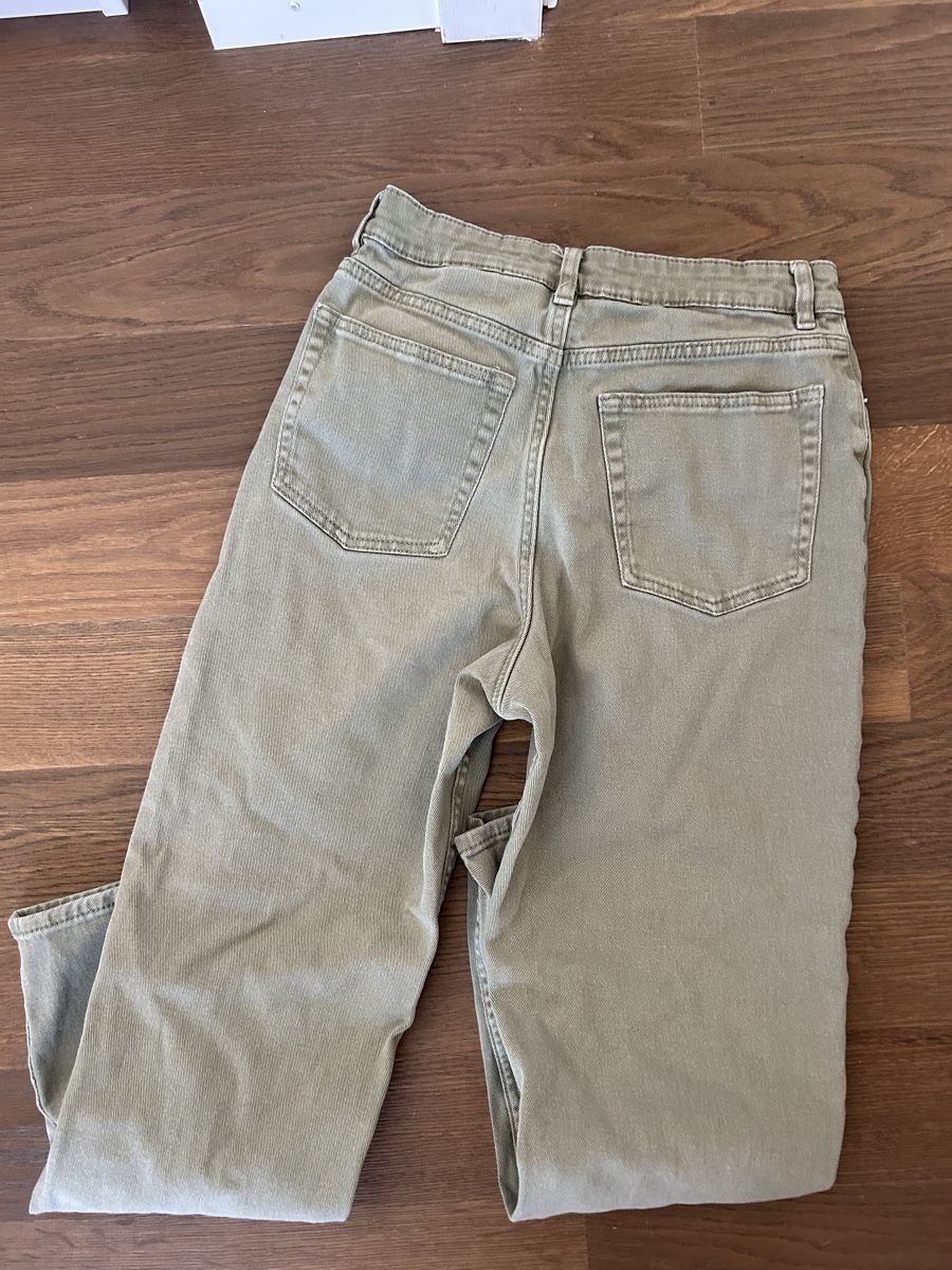 H&M Jeans: H&M divided size 38 olive green  – Usato da Epalinges venduto da kat_lyp6 2