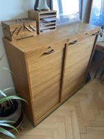 Rolladenschrank Eichenholz zwei Fächer akzeptabler Zustand