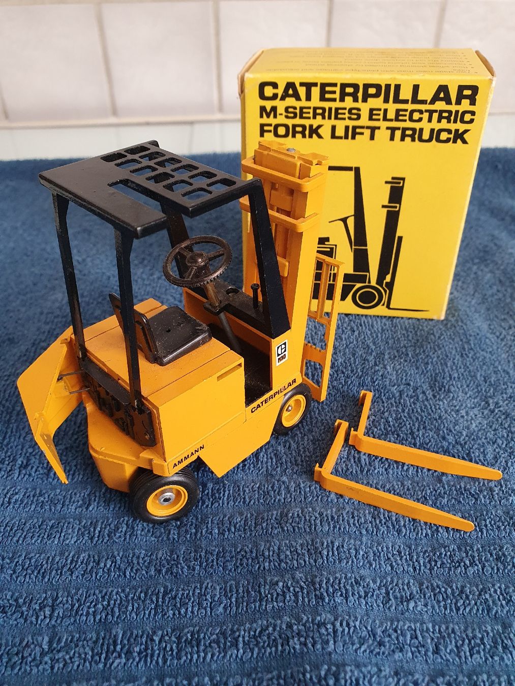 Spielzeuge: Spielzeug Gabelstapler Caterpillar  – Gebraucht aus WUERENLOS von Eeric 2