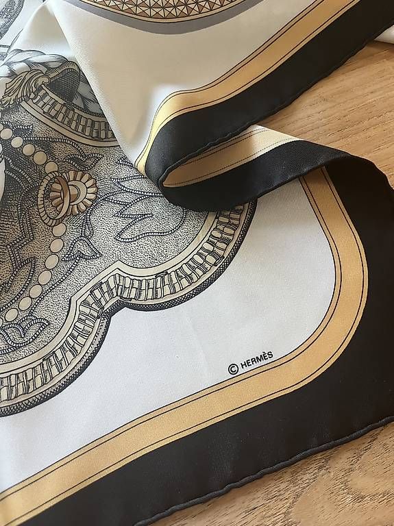 Hermès Foulards, Tücher & Schals: Hermes foulard – Gebraucht aus Meilen von tif_x9sj 3