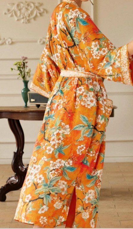 Arte internazionale: Oranger Kimono aus Charmeuse – Nuovo e nell'imballaggio originale da Winterthur venduto da Rumpunzelchen 1