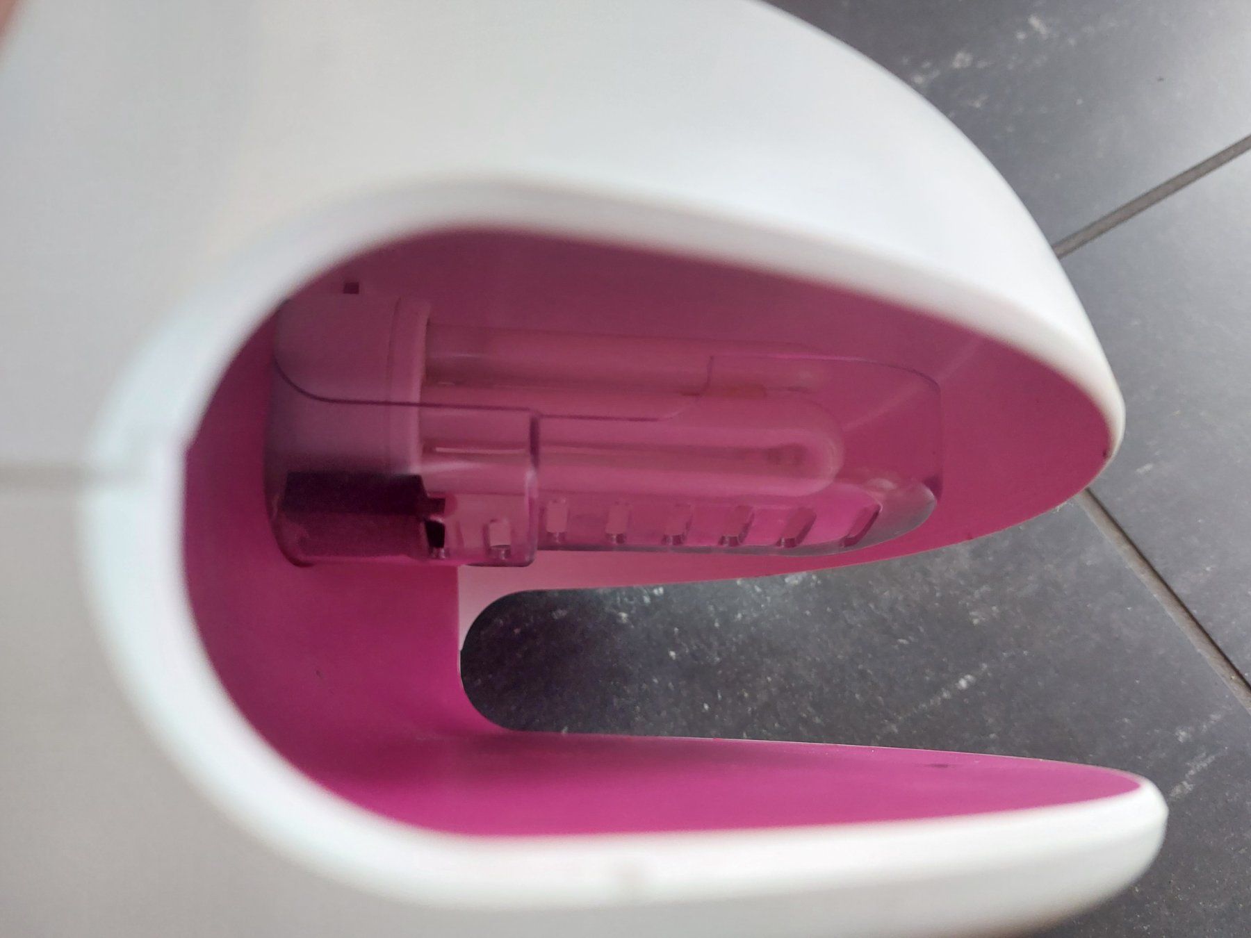 Unghie finte: UV Nails Professional Lampe – Usato da Siebnen venduto da LastChanc2 1