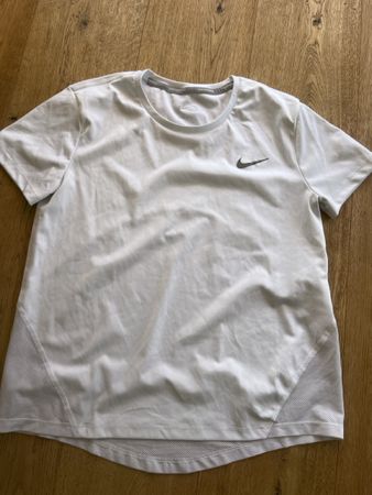 Nike Dri-Fit Laufshirt weiss Grösse S guter Zustand