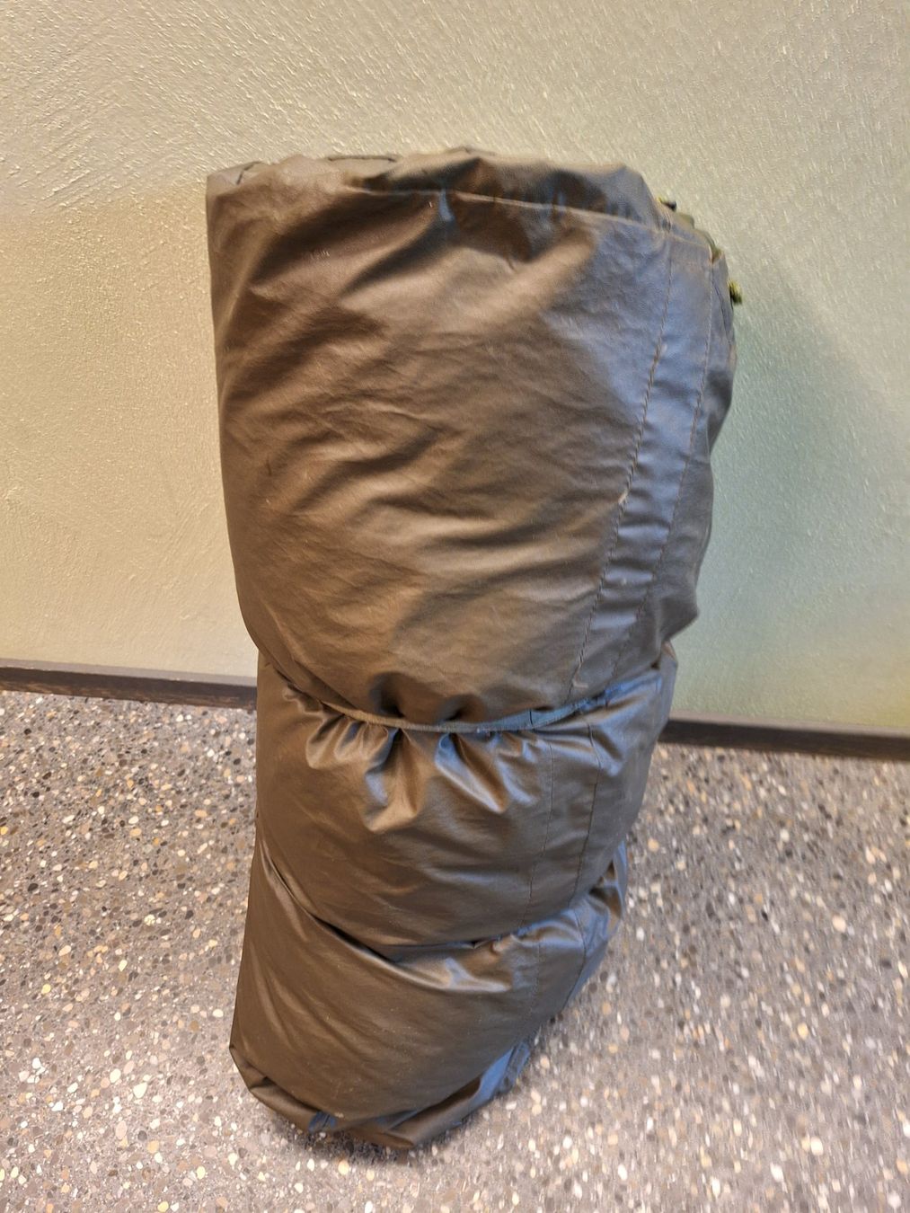 Schweizer Armee Sacchi a pelo: Schweizer Armee Schlafsack mit Aussenhülle – Usato da Steinen venduto da Cornel85 2