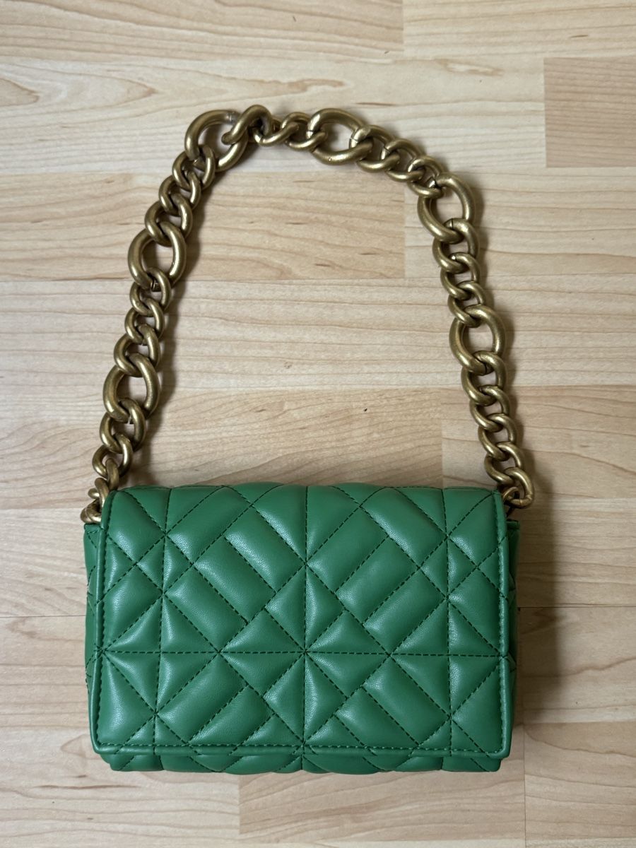Zara Taschen für Damen: Grüne Umhängetasche mit Goldkette – Neu (gemäss Beschreibung) aus Niederurnen von sel_z2wg