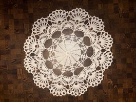 Gehäkelte Tischdecke weiss Handarbeit neu