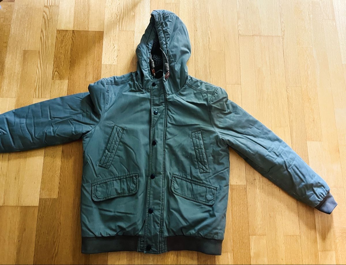 Vestes: Herbst-Winterjacke mit Kapuze und Teddyfutter – D'occasion à Zürich par Phantom1 1