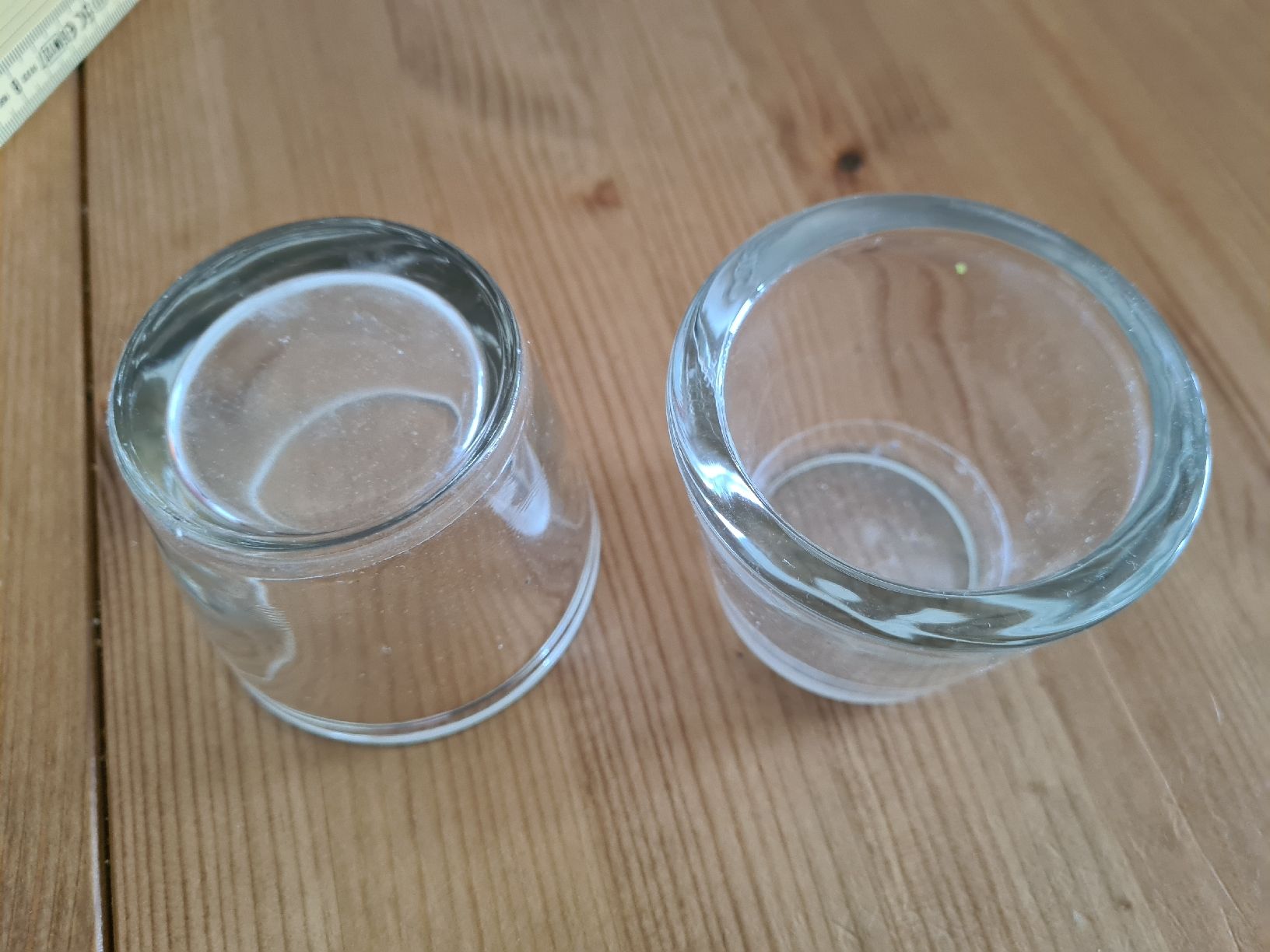 Kerzen: 2 Teelichtgläser, Glas – Gebraucht aus Horw von Mirii91 3