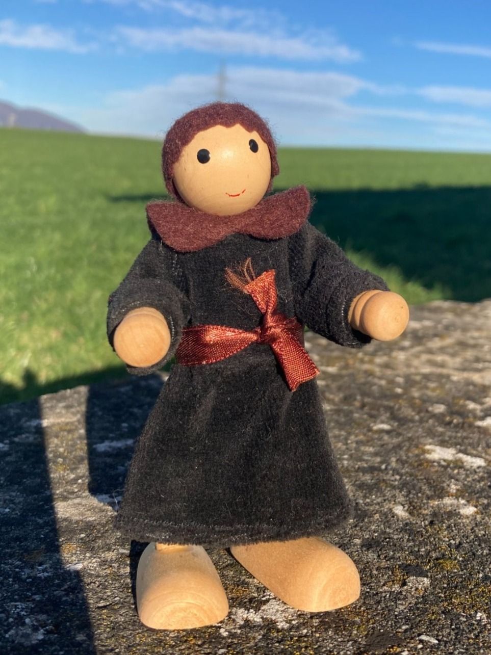 Bambole: KLEINE HANDPUPPE  MÖNCH  HOLZ / TEXTIL – Usato da Subingen venduto da ArtBead 3