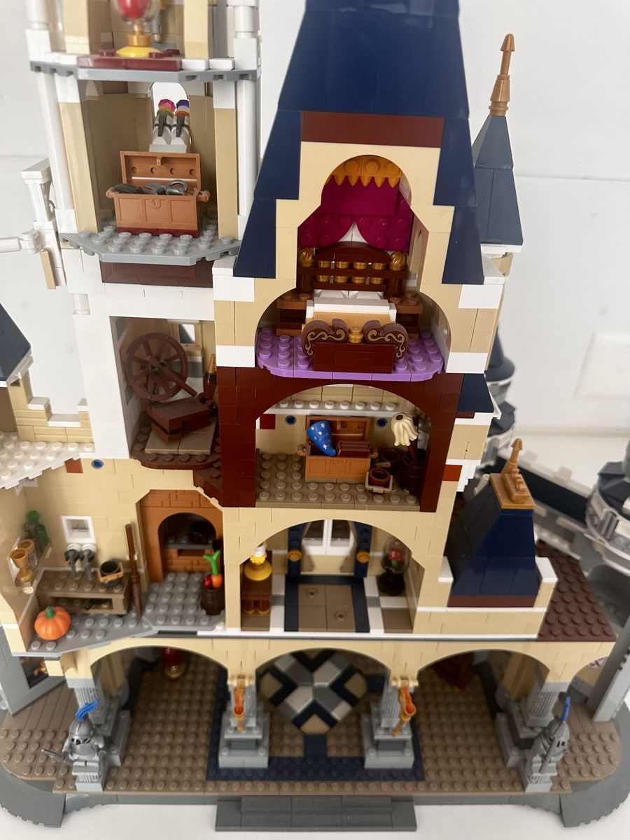 Lego Giocattoli: Lego Disney Schloss – Usato da Dietlikon venduto da Fluschi 4