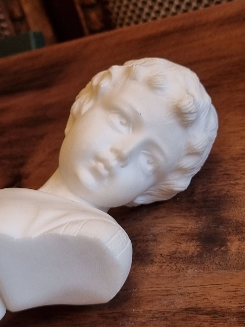 Sculptures & Statues: Signierte Alabaster-Kinderbüste – D'occasion à Scharnachtal par devin03 2