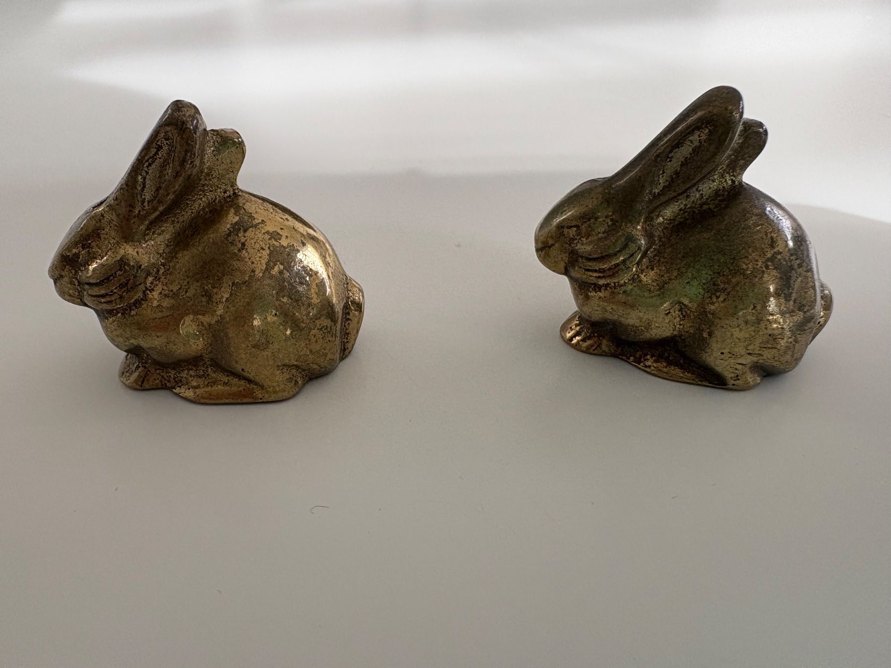 Figuren: 2 Figurines de lapin en laiton, décoration – Gebraucht aus Lausanne von opi_92cn