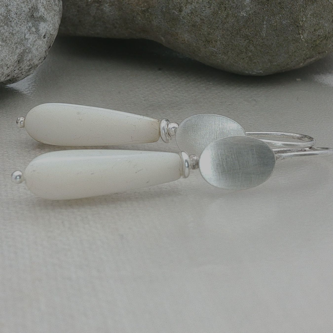 Olga Ribler Boucles d'oreille: Feine Ohrringe mit Perlmutter in Silber – Neuf (Voir description) à Luzern par Schmuckoutlet 2