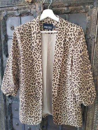 NEUER BLAZER VON PIECES