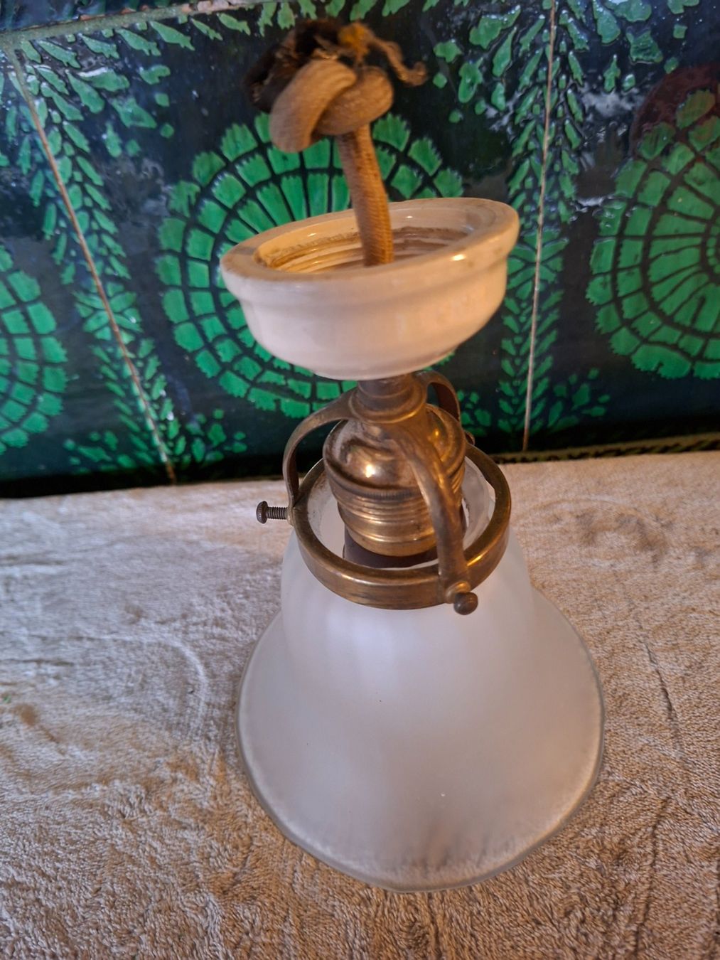 Lampadari & plafoniere: Antike, süsse, schlichte Deckenlampe   Milchglas und Messing – Usato da Otelfingen venduto da silver-moon