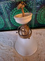 Antike, süsse, schlichte Deckenlampe   Milchglas und Messing