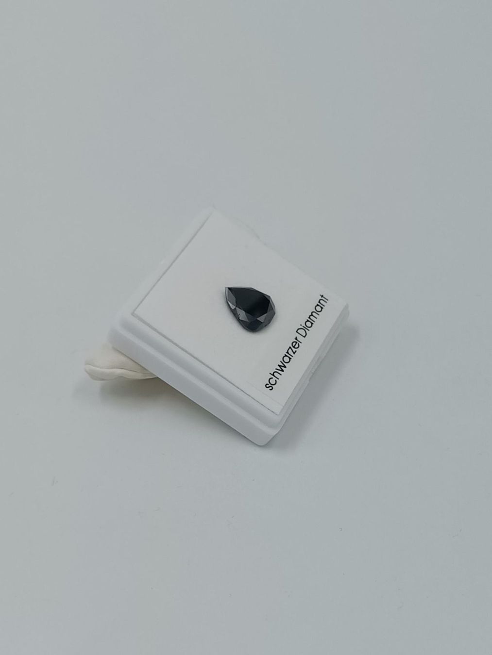 Pietre preziose: 1 SCHWARZER DIAMANT, 8.46 CT. – Usato da Luzern venduto da EdiGem 2