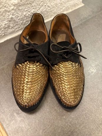 Damenschuhe: Chaussures vintage dorées et noires – Gebraucht aus Lausanne von milou201619