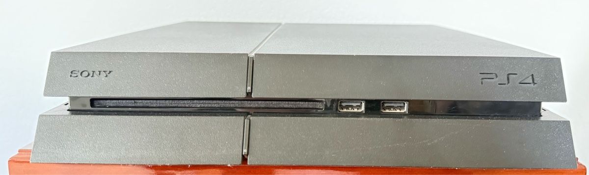 Sony Console: PS4 Slim mit 2 Controller + 4 Spiele - Top! – Usato da Oberburg venduto da __no__ah 2