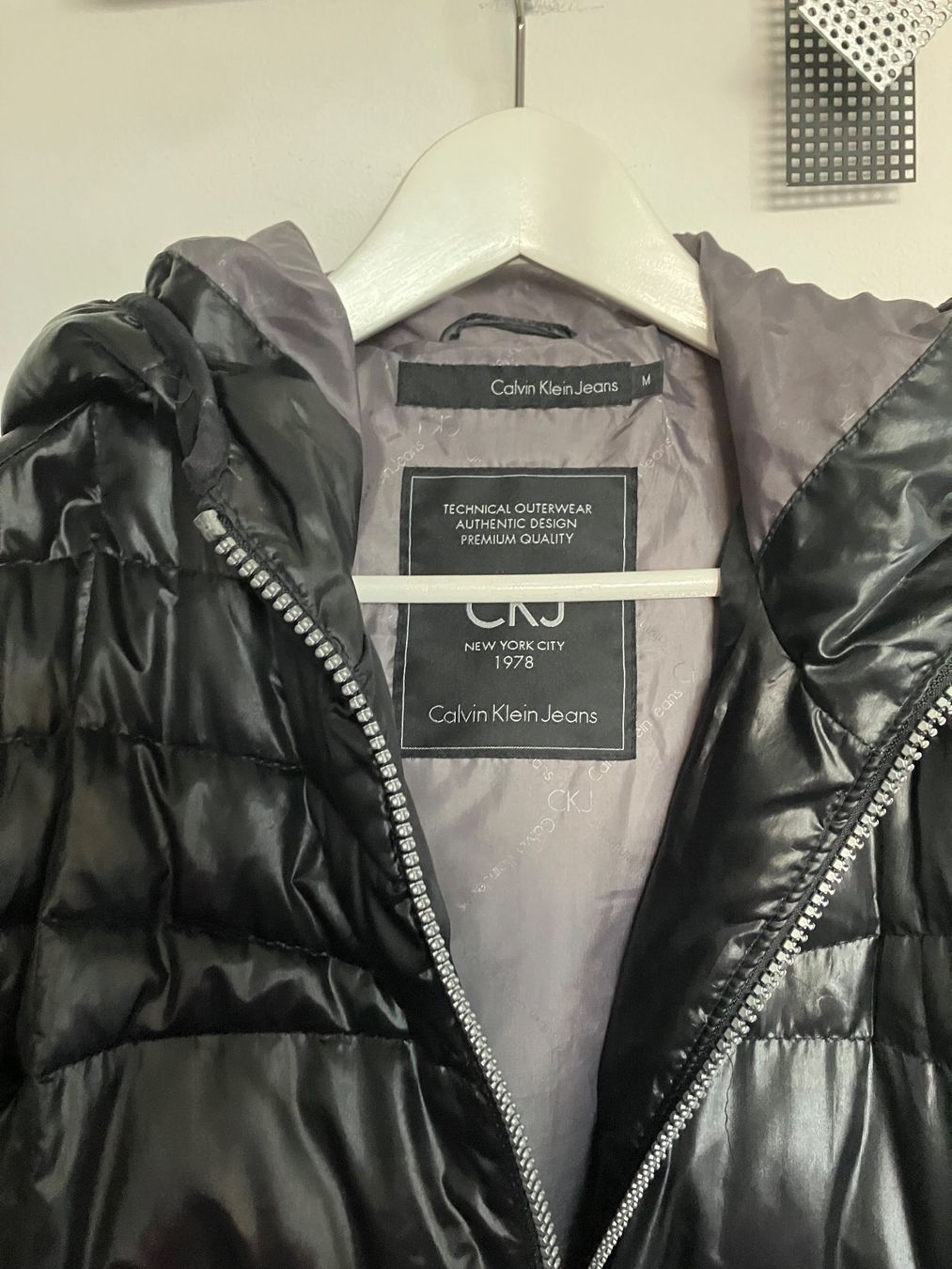 Calvin Klein Giacche: CALVIN KLEIN Daunenjacke – Usato da Huttwil venduto da Badi369 1