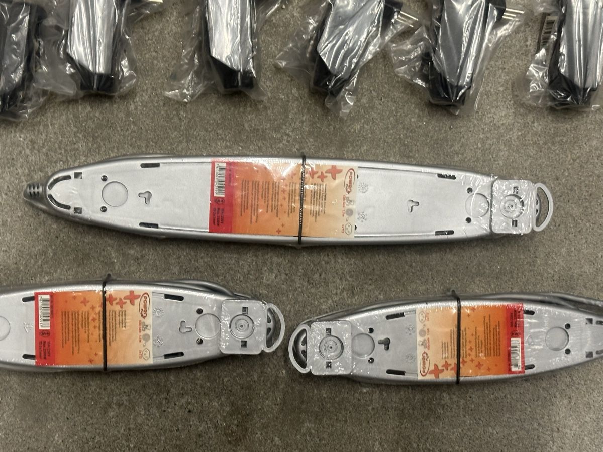 Spine: Abzweigstecker und Steckerleisten Set – Usato da Deitingen venduto da Himhip 4