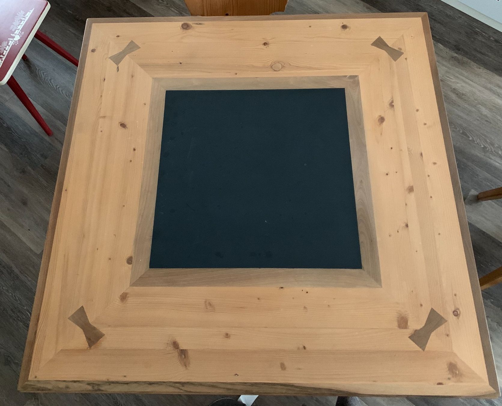 Set di tavolo e panche: Table carrée + 4 chaises vieux sapin ciré – Usato da Dübendorf venduto da flo_zds2 2