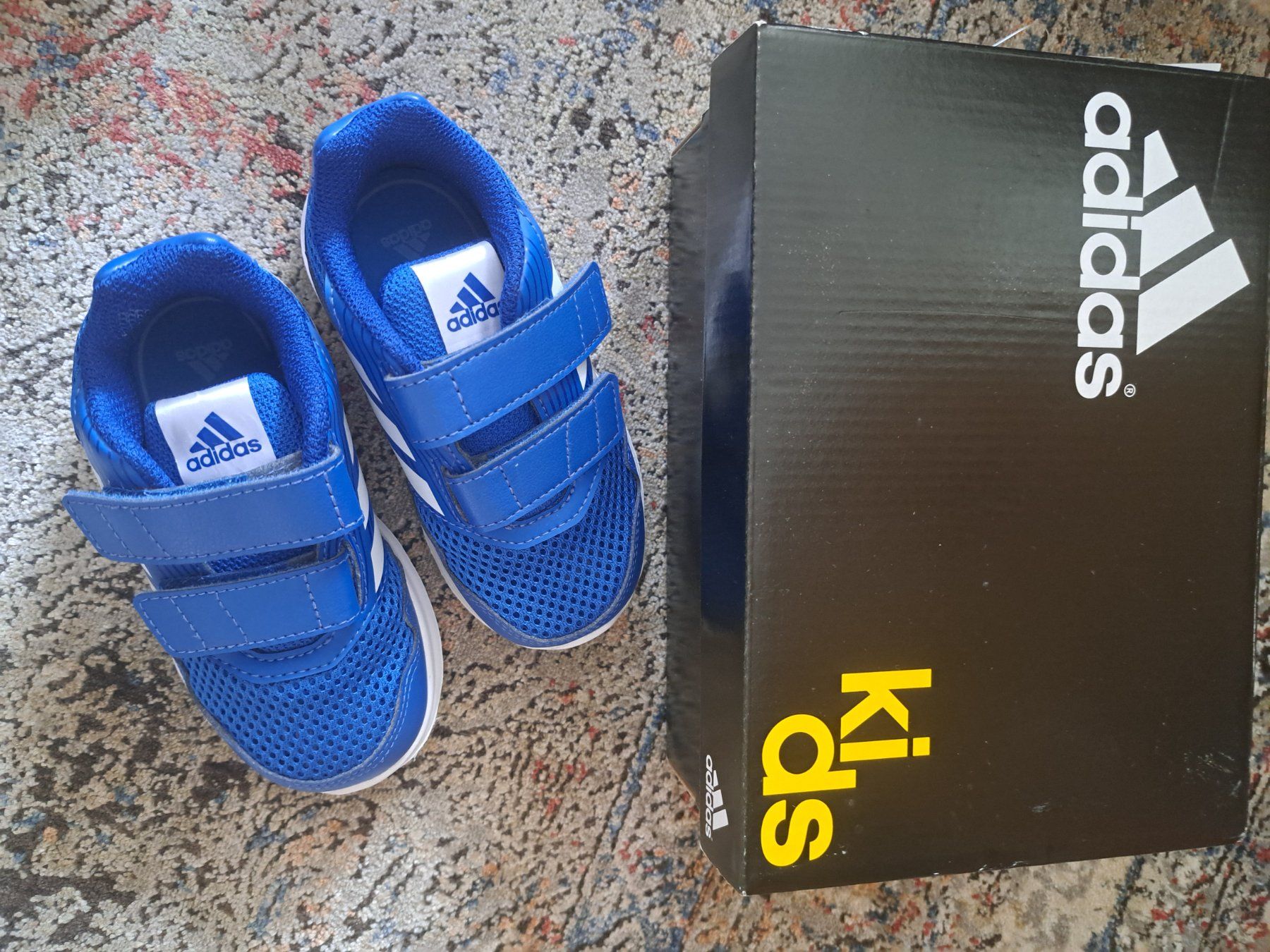 Chaussures garçon: Kids shoes Adidas – D'occasion à Saas Grund par IvanaXY