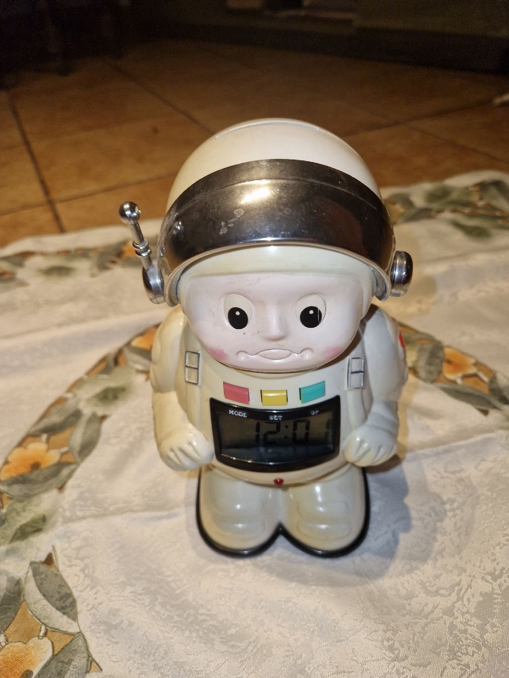 Sveglie: Süsser Astronaut Wecker digital mit Schweizer Flagge. – Usato da Willisau venduto da mar_j55v 8