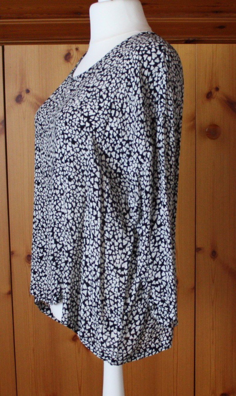 Camicette: Bluse Langarm schwarz - weiss Gr. XL – Usato da Flüelen venduto da Diversicum-Curvy 3
