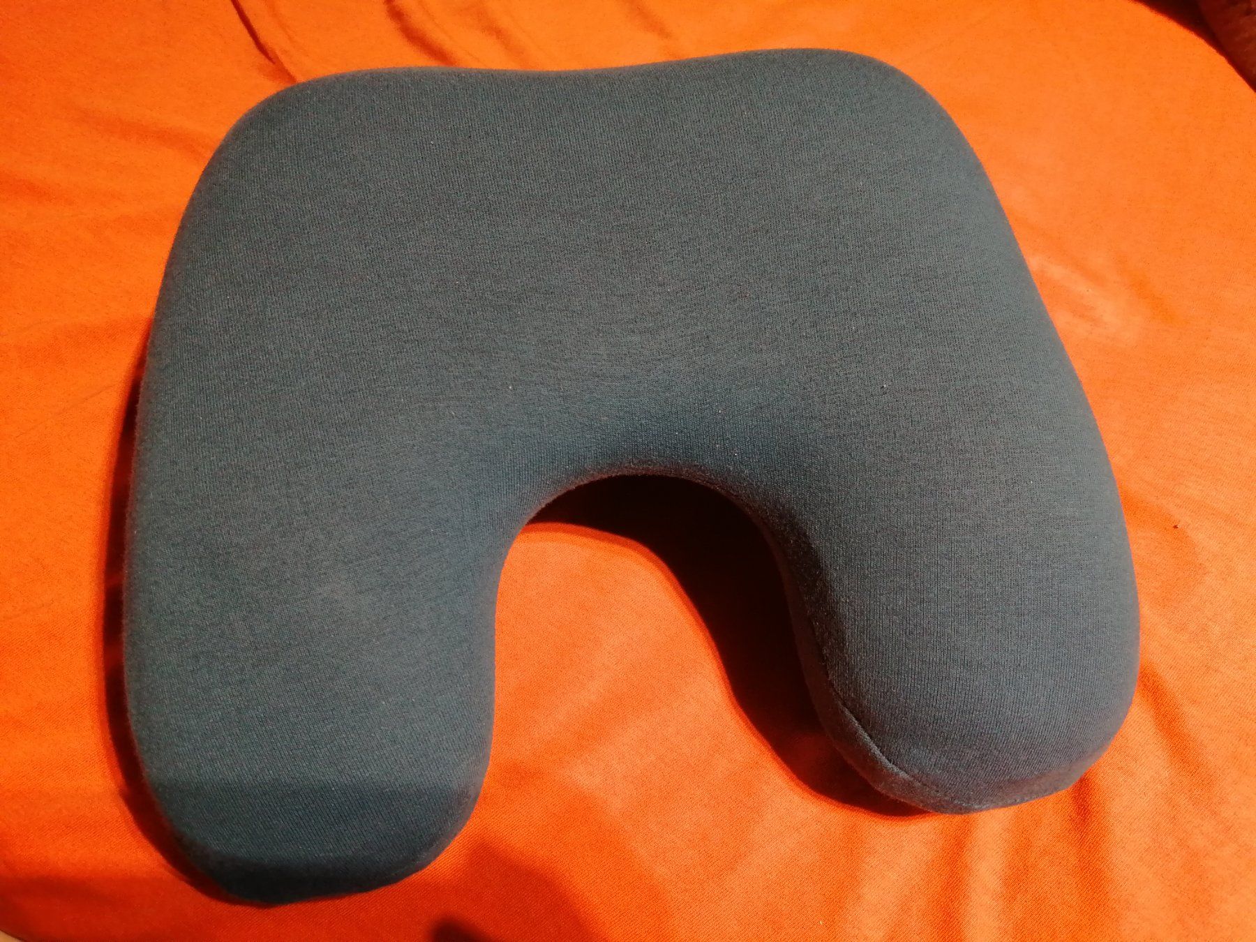 Cuscini: REISE-/LESE-KISSEN "MEMORY FOAM", NEU!!! – Nuovo e nell'imballaggio originale da Zürich venduto da Finale7