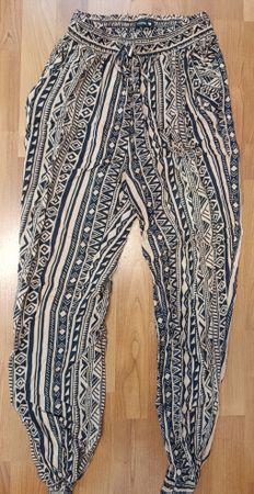 Hosen mit Ethno Muster beige/schwarz Grösse S gebraucht
