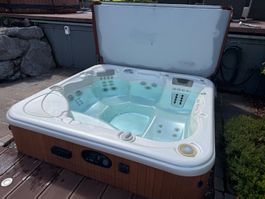 Whirlpool Jacuzzi Hotspring Aria Ara gebrauchter Zustand