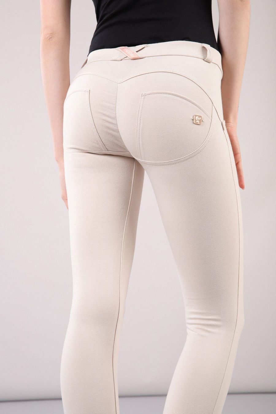 Freddy Pantaloni: Freddy WR.UP rot oder beige, Gr. S,M,L – Nuovo e nell'imballaggio originale da Turbenthal venduto da sch_s72n 2
