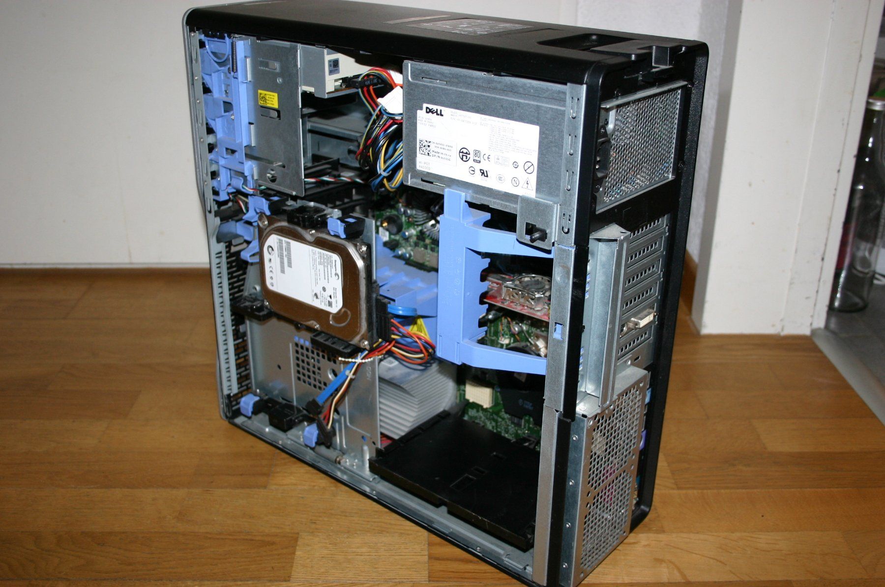 Dell PC: DELL Precision T5500 mit Win7, fehlende Seitenwand – Usato da Stettlen venduto da Bigjm 4