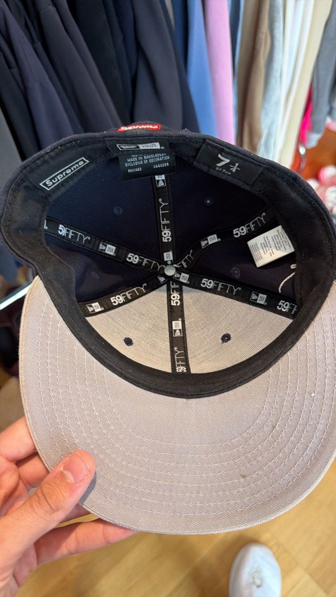 Supreme Chapeaux, bonnets & casquettes: Supreme fitted cap – D'occasion à Basel par nicolasschneeberger 4