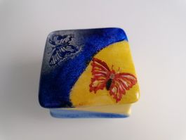 SEHR GUTER ZUST: kleines Porzellan-Döschen 6.5*6.5*4 cm