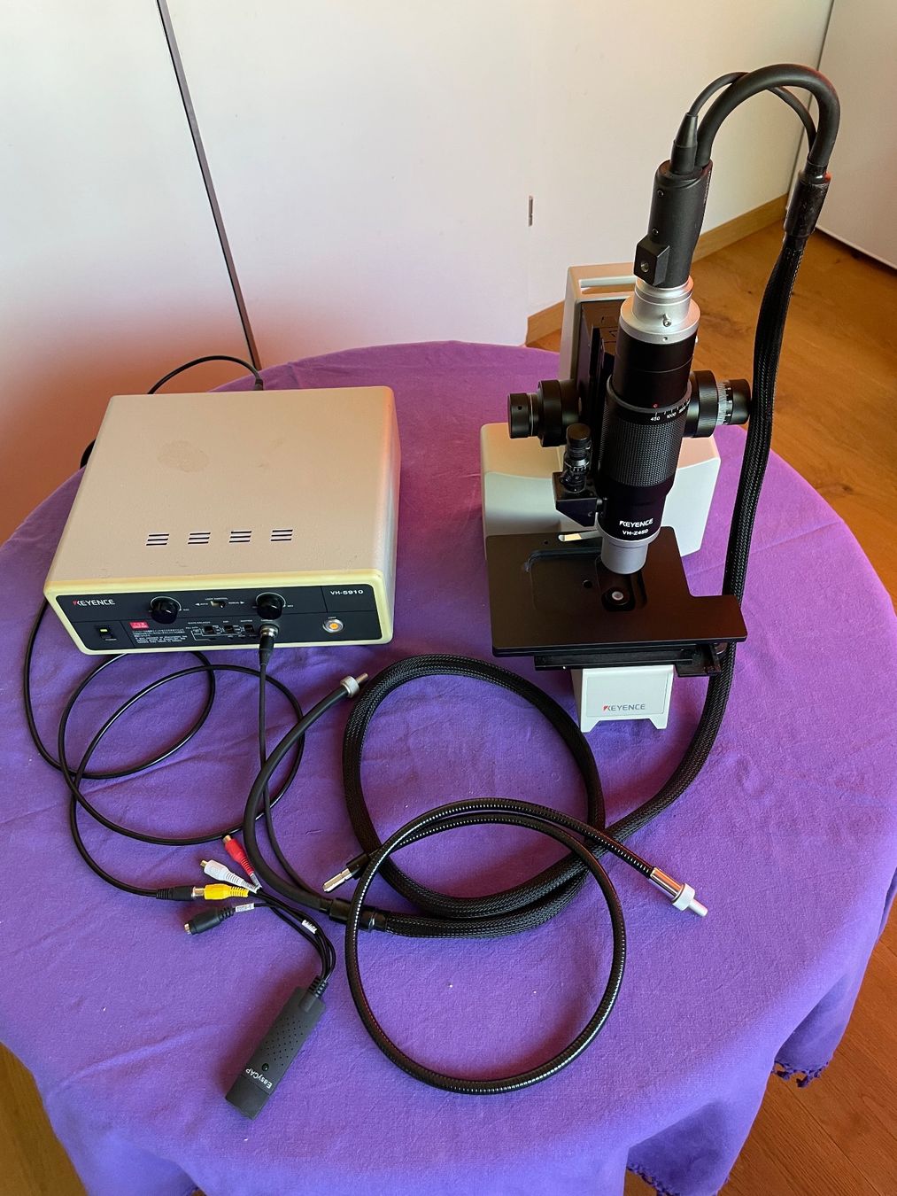 Microscopi: Microscope numérique Keyence VH-5910 + objectif VH-Z450 – Usato da Ollon VD venduto da biocentervilly