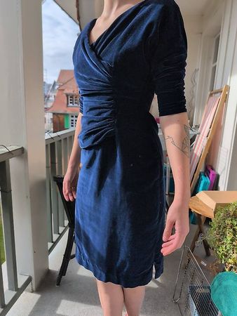 Samtkleid Midilänge, dunkelblau, Gr. S