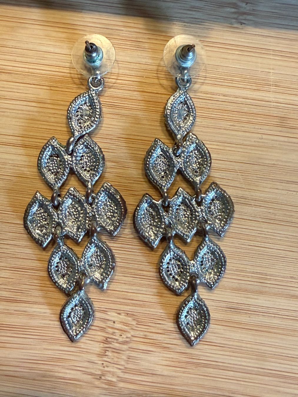 Orecchini pendenti & Orecchini a lobo: Modeschmuck -Ohrringe Tropfenform mit Steinchen Silberfarben – Usato da Basel venduto da zukk_ 1