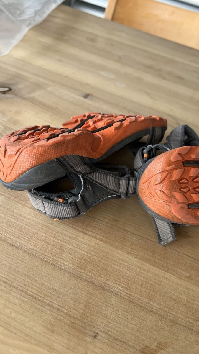 Teva Chaussures garçon: Teva Sandalen Kinder Grösse 34 gebraucht – D'occasion à Zürich par noraanna 1