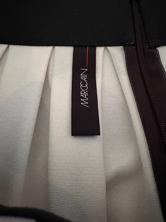 Jupes: Design Rock von der Marke Marccain – D'occasion à Laupen BE par Mengler 1